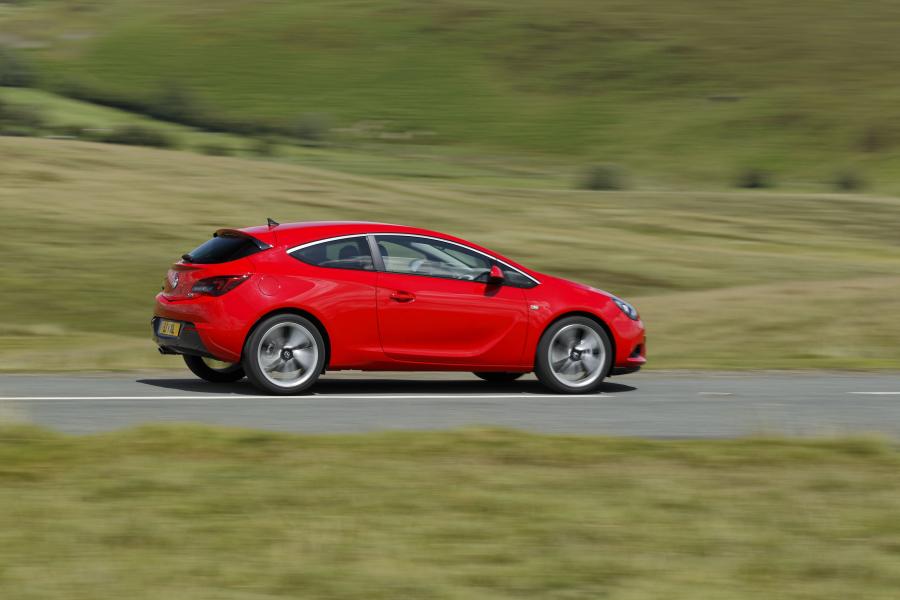  Vauxhall Astra GTC 2012 года  (фото 31 из 62)